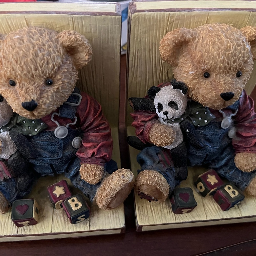 Teddy bear bookends for kids room